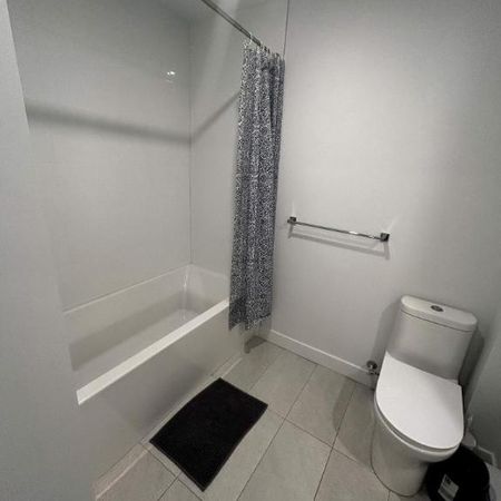 ✨ Loft meublé à louer – Bishop Embassy (Centre-ville de MTL) ✨ - Photo 4