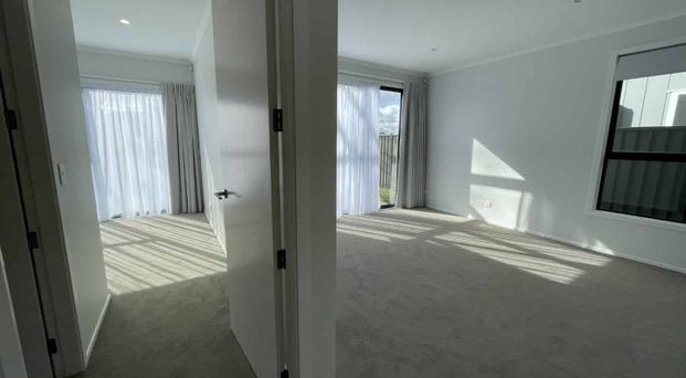 Stunning Home in Kenepuru - Photo 1