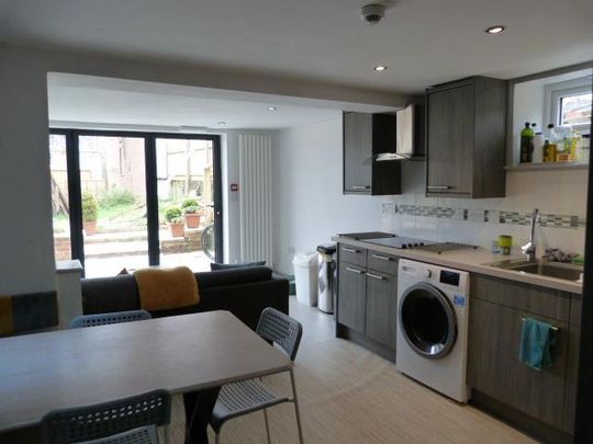 1 bedroom in a house share to rent - Photo 1