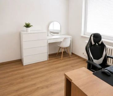 Pronájem panelového bytu po rekonstrukci, 3+1. 63 m - Photo 2