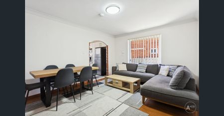 Light Filled Two Bedroom Apartment - Photo 2