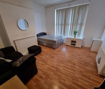 2 Bed Flat, Liverpool, L8 - Photo 4