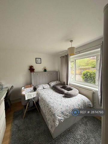 3 bedroom flat to rent - Photo 5