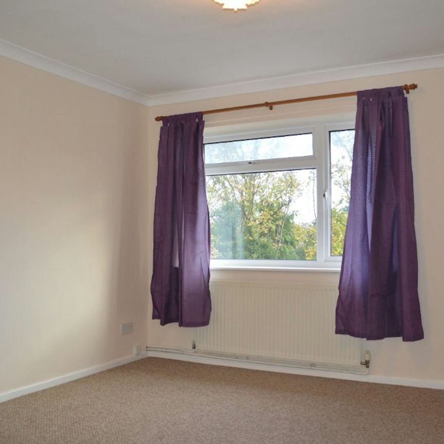 Flat to rent on - Photo 1
