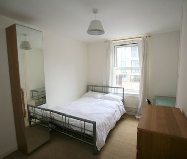 3 Bed Flat, Camelot House, NW1 - Photo 3