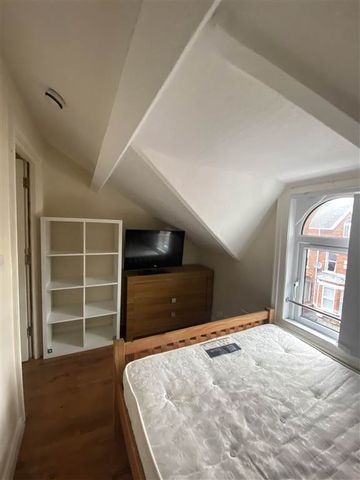 20 St Ives Gardens, Belfast, BT9 5DN - Photo 2