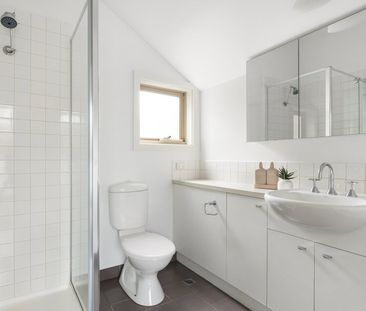 18 Cambridge Street, Port Melbourne VIC 3207 - Townhouse For Rent |... - Photo 4