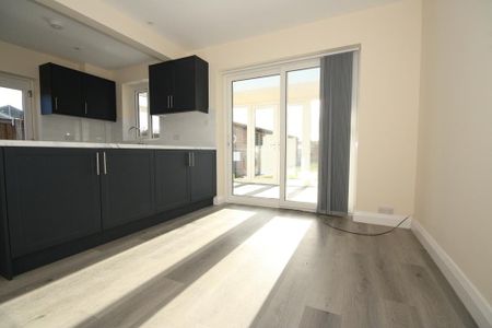 3 bedroom detached house to rent - Photo 5