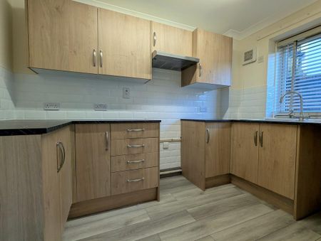 1 bedroom ground floor flat to rent - Photo 5