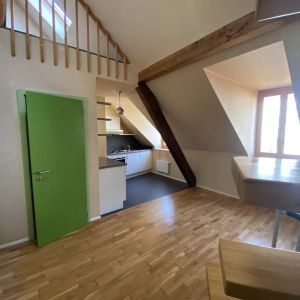 Studio en duplex avec cachet au coeur de Lausanne - Photo 2