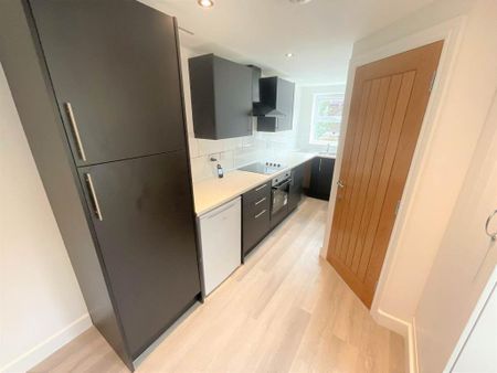 2 bedroom flat to rent - Photo 4