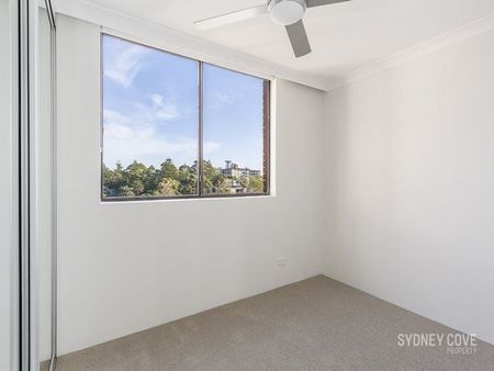 RENOVATED, LOCATION, VIEWS | Unfurnished - Photo 2