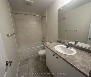 Townhouse For Lease | X8130120 - Photo 3