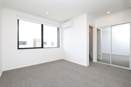 10 Teague Crescent, Braybrook VIC 3019 - Photo 4