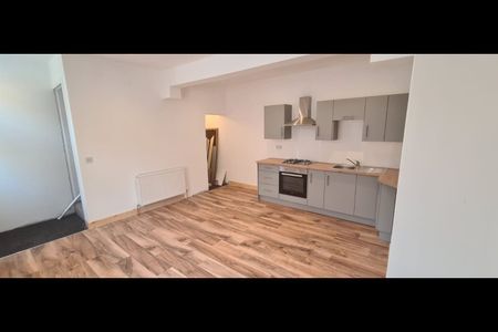 1 Bed Terraced House, Paradise Grove, LS18 - Photo 2