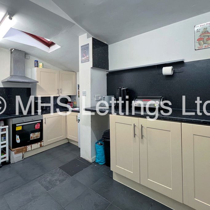 4 Bedroom End Terraced House for rent in Estcourt Avenue - Photo 1