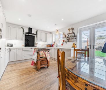 3 bedroom semi-detached house to rent - Photo 5