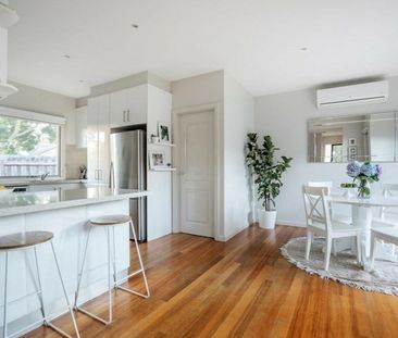 STUNNING THREE BEDROOM HOME IN GREAT LOCATION - Photo 5