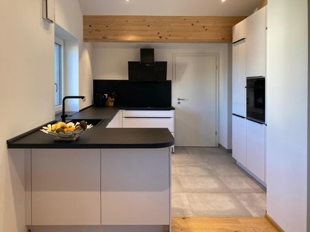 Großzügige Dachgeschosswohnung mit Bergblick - Photo 3