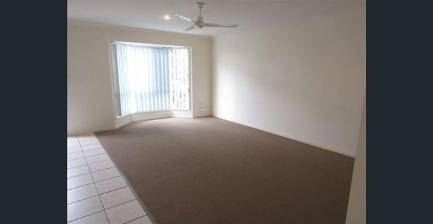 Townhouse in Bellara - Close to shops and Transport - Photo 1