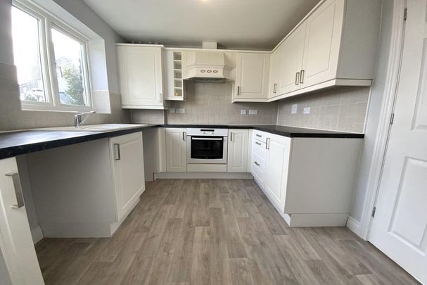 3 bedroom semi-detached house to rent - Photo 1