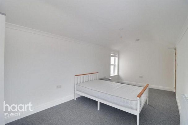 6 bedroom detached house to rent - Photo 1