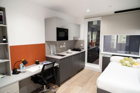 1 bedroom in a flat share to rent - Photo 3