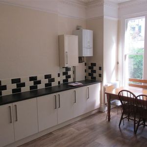 Student Properties to Let - Photo 3