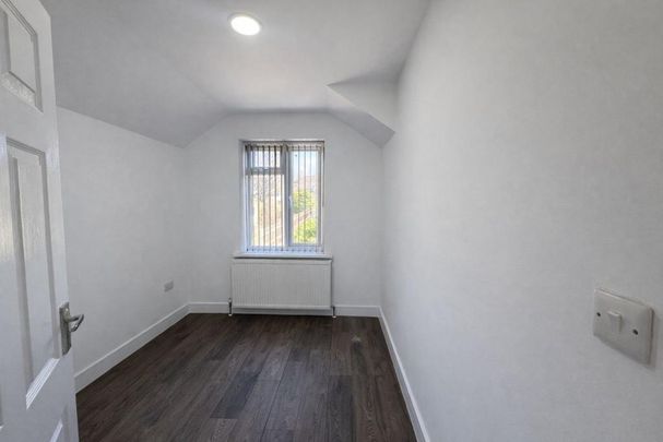 3 bedroom flat to rent - Photo 1