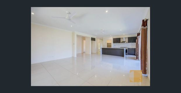Spacious 4-Bed, 2 Living Family Home on 601m² in Great Location - Photo 1