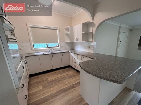 3-bedroom family home in the heart of Blacktown! - Photo 3