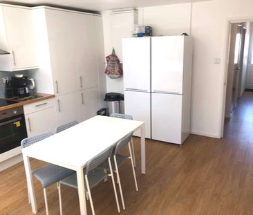 Malthouse Road Room 2 - Top Floor Back - Photo 2