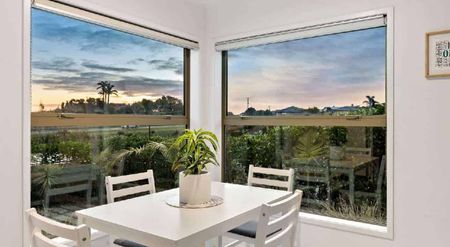 Stunning Orewa 4BR Townhouse w/ Amenities - Photo 5