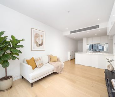 Easy living at Melbourne Square - Photo 2