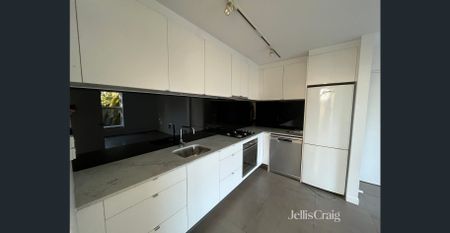 One-Bedroom Apartment in Princes Hill - Photo 4