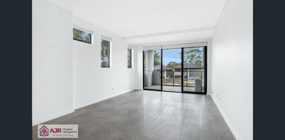 Modern Large 1 Bedroom! - Photo 2