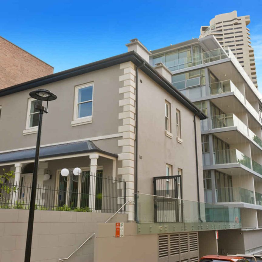 SUPERB LOCATION IN BOUTIQUE BUILDING - Photo 1