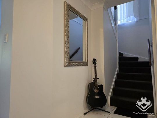 Beautiful Home with NO water bill! - Photo 1