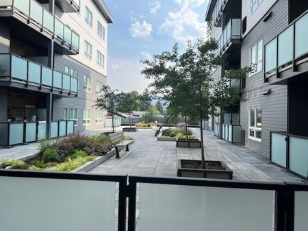 Courtyard view at SoHo Kelowna! - Photo 2
