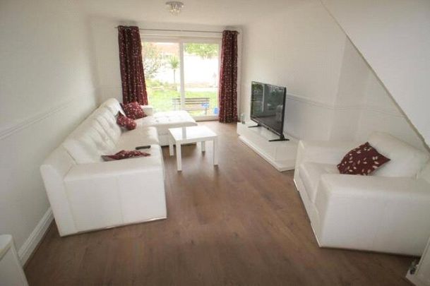 3 bedroom house to rent Stroma Close, Sinfin, Derby, DE24 - Photo 1