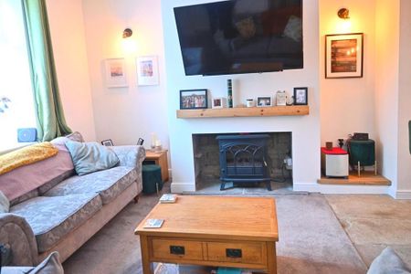 2 bedroom semi-detached house to rent - Photo 3