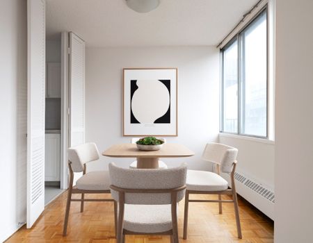 Cession de bail pour 1 à 2 personne(s) - Appartement 4 ½ (deux chambres et deux toilettes) semi meublé aux Appartements Rockhill (Côte-des-Neiges) - Photo 2