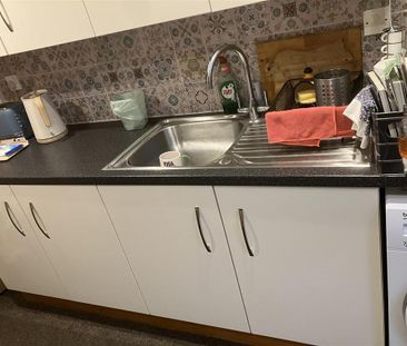 2 bedroom semi-detached house to rent - Photo 2