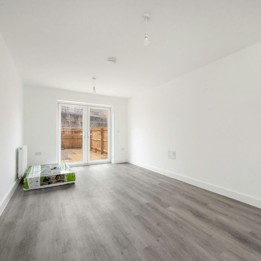 Charles Dyer Close, Melton Mowbray, LE13 - Photo 1