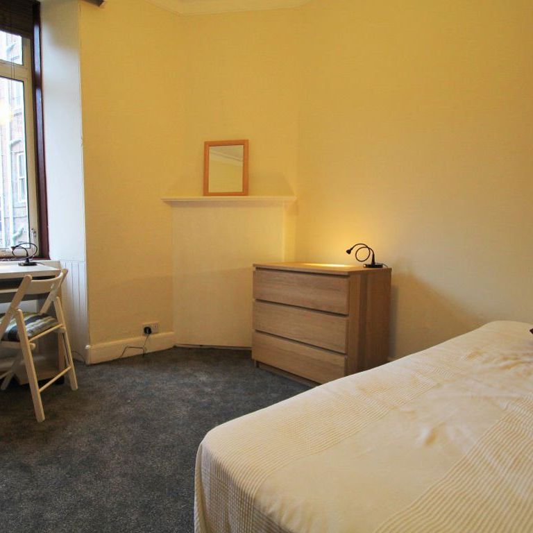Magdalen Yard Road, Dundee - Photo 1