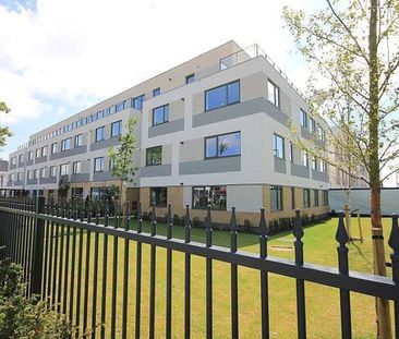 West Plaza, Town Lane, Stanwell,TW19 - Photo 6