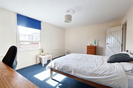 6 bedroom terraced house to rent - Photo 4