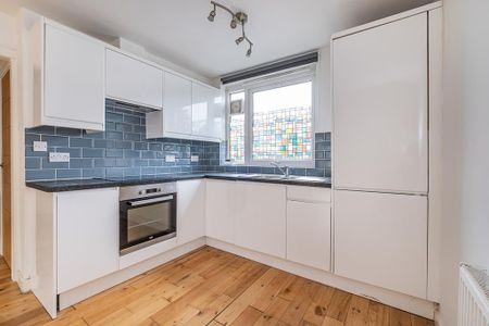 2 bedroom flat to rent - Photo 4