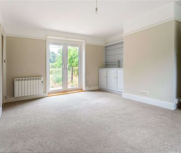 Characterful ground floor flat with generous rear garden - Photo 5