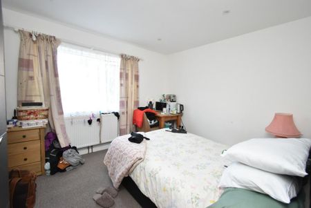 6 bedroom semi-detached house to rent - Photo 5